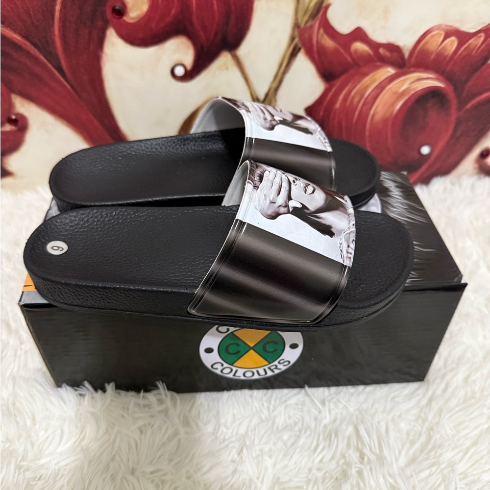 Cross Colours LEFT EYE LEGACY SLIDES
BLACK SLIDES
6
WOMEN